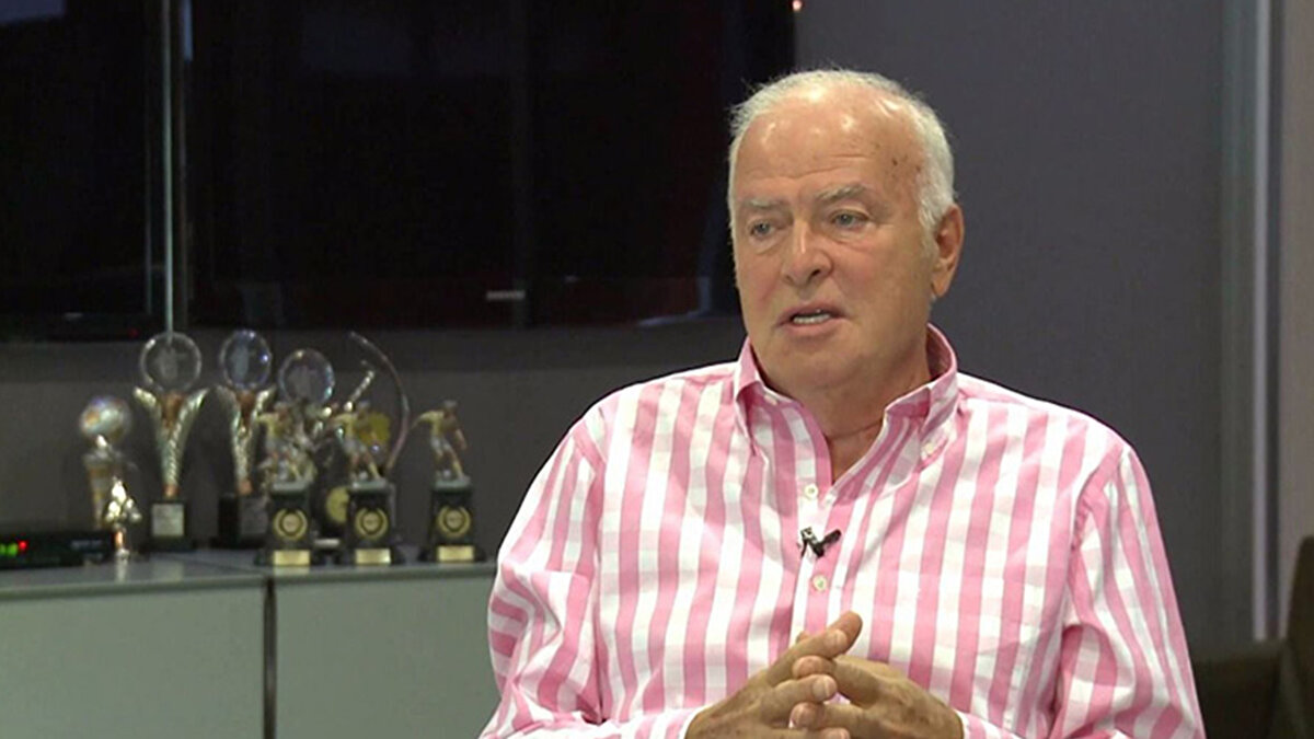 Bugünün Icardi'si Galatasaray'da ilk 11 oynayamaz. Futbolun dünü bugünü yok. Her şey için teşekkürler, minnettarız ama bence Galatasaray kendisini takımda tutmayacak. Çünkü Galatasaray, bu konularda keskin kararlar verir.