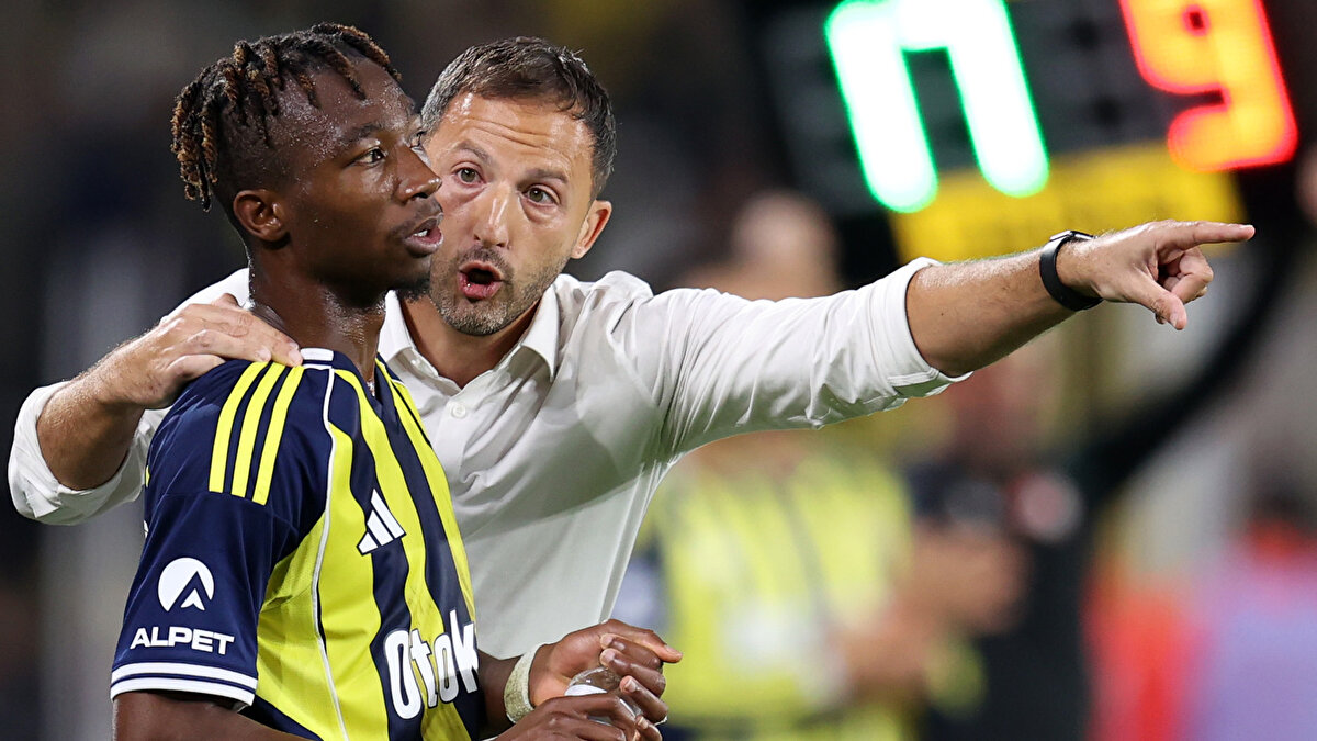 Sadettin Saran'ın takım üstündeki etkisine değinen Tedesco, "Beni buraya getiren Sayın Ali Koç'a çok teşekkür ederim. Yeni Başkanımız Sadettin Saran da beni çok destekliyor. İlişkimizden çok memnunum. Birbirimize açığız. Her konuyu paylaşabiliyoruz. Bu bir teknik direktör için önemli." ifadelerini kullandı.