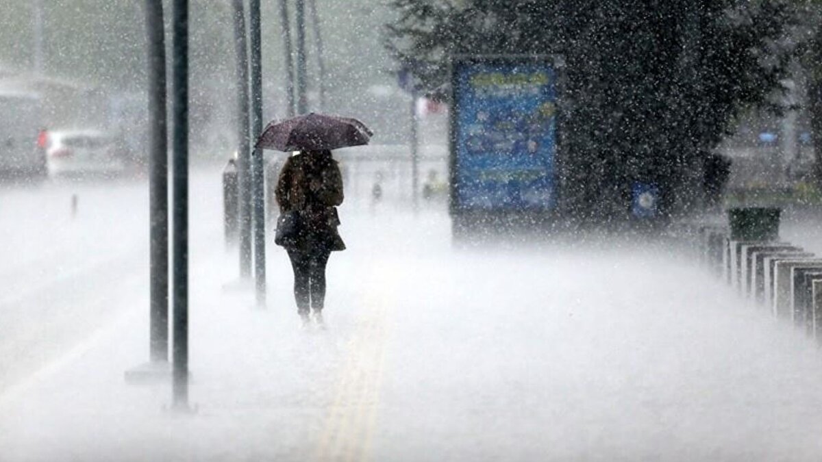 13 Kasım Perşembe günü hava nasıl olacak?<br><br>Edirne, Tekirdağ, Kırklareli, İstanbul, Yalova, Kocaeli, Eskişehir, Burdur, Afyonkarahisar, Kütahya, Denizli, Uşak, Antalya, Adana, Mersin, Hatay, Isparta, Muğla gibi iller ile Düzce, Zonguldak, Bartın, Kastamonu, Çankırı, Giresun, Trabzon, Rize, Ordu, Samsun, Sinop, Ankara, Konya, Nevşehir, Sivas, Malatya, Adıyaman, Gaziantep, Şanlıurfa ve Diyarbakır’da aralıklı yağış bekleniyor. Bu illerde hava sıcaklıklarının da mevsim normallerine gerilemesi öngörülüyor. 