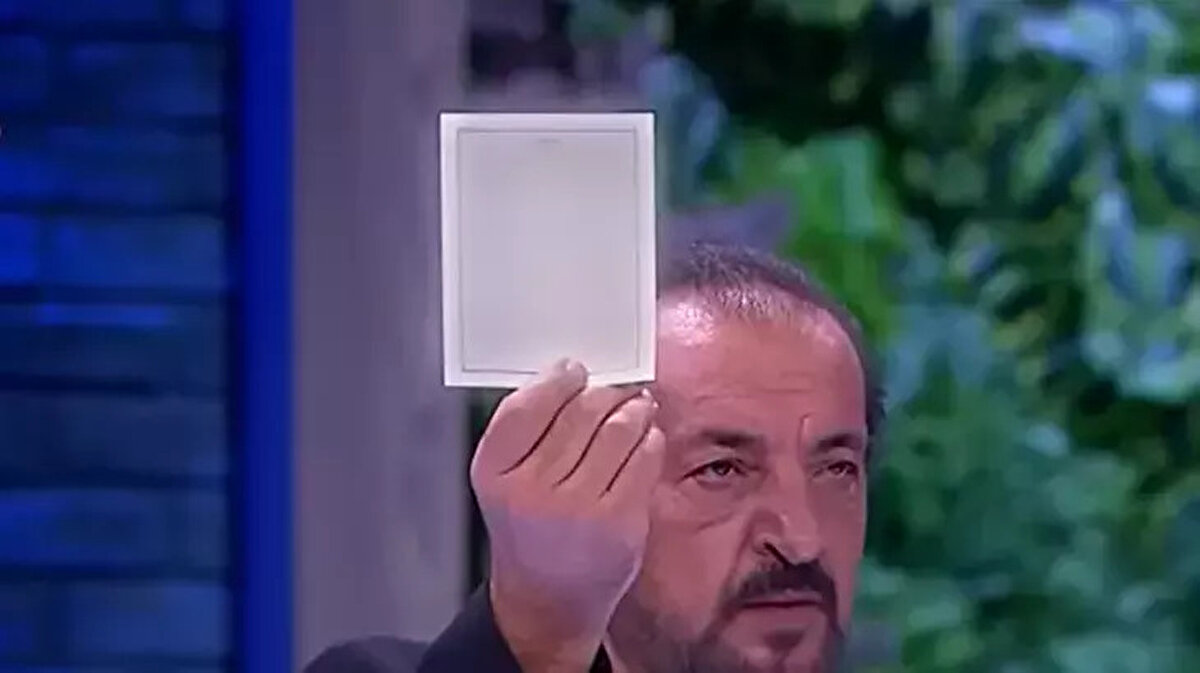 Ekranların fenomen yarışması MasterChef Türkiye'de bu hafta eleme potası, tansiyonu yüksek bir mücadeleye sahne oldu. Kırmızı ve Mavi takım arasında hafta boyunca oynanan dokunulmazlık oyunları sonrası eleme adayları netleşmişti.