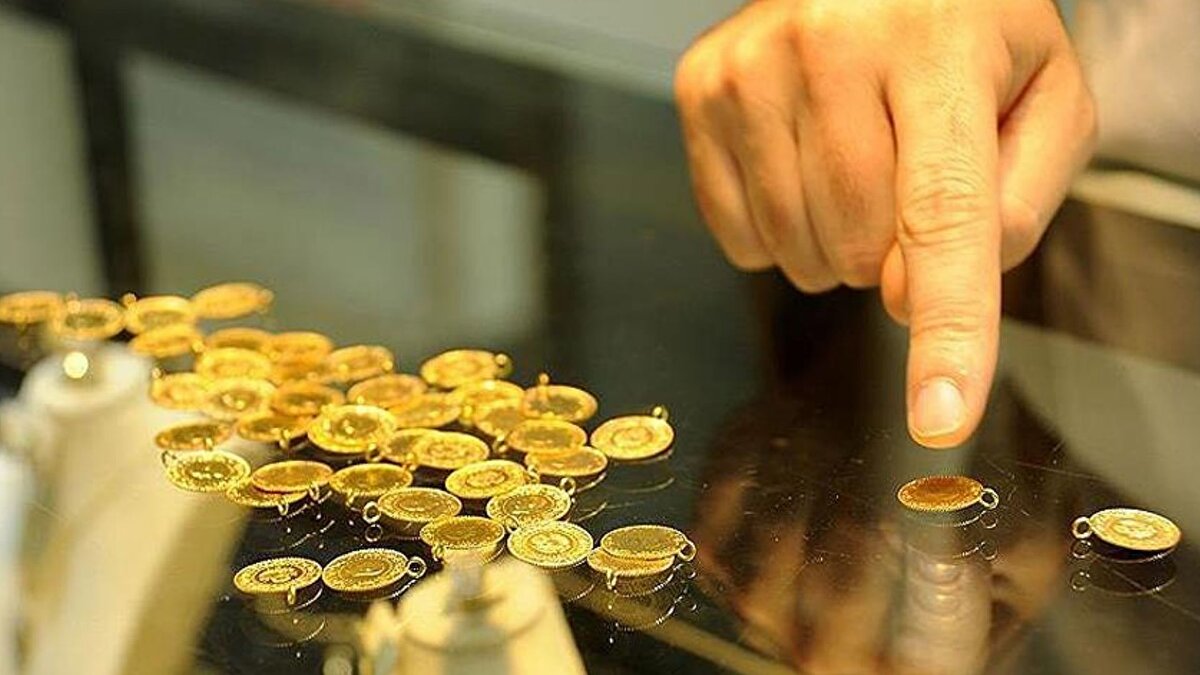 Fed'den yeni faiz indirimi beklentisi hakim<br><br>Ekonomim'de yer alan habere göre, geçen ay, Fed politika faizini 25 baz puan düşürmüştü. Ancak Başkan Jerome Powell, veri eksikliği nedeniyle yeni bir indirim konusunda temkinli davranılması gerektiğini söylemişti. Reuters anketine göre ekonomistlerin yüzde 80'i, Fed'in önümüzdeki ay bir kez daha 25 baz puanlık faiz indirimi yapacağını öngörüyor.