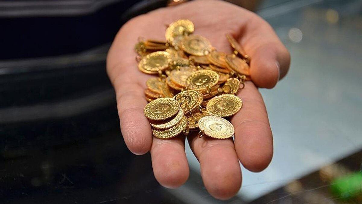 Spot altın, çarşamba günü 21 Ekim'den bu yana en yüksek seviyesi olan 4 bin 194,63 dolardan yüzde 0,4 değer kazanarak ons başına 4 bin 212 dolara yükseldi. 