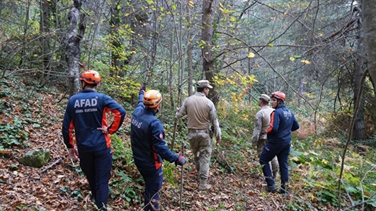 İfadeleri kafa karıştırdı<br><br>Helvacı'nın kaybolduğu gün telefonda görüştüklerini anlatan enişte Mustafa Uzun, Huriye Helvacı'nın numarasını cep telefonuna kaydetmediğini söyledi. Öte yandan anne ile oğlu kaybolduktan sonra Uzun'un arama ve mesaj kayıtlarını sildiği, numarasını da değiştirdiği belirlendi.