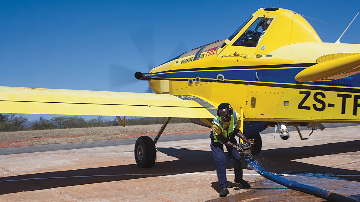 Türkiye AT802 yangın uçağı kullanımı<br><br>Türkiye’de Orman Genel Müdürlüğü envanterinde bulunan AT802’ler, yangın söndürme operasyonlarının yanı sıra bakım ve eğitim uçuşlarında da görev alıyor.