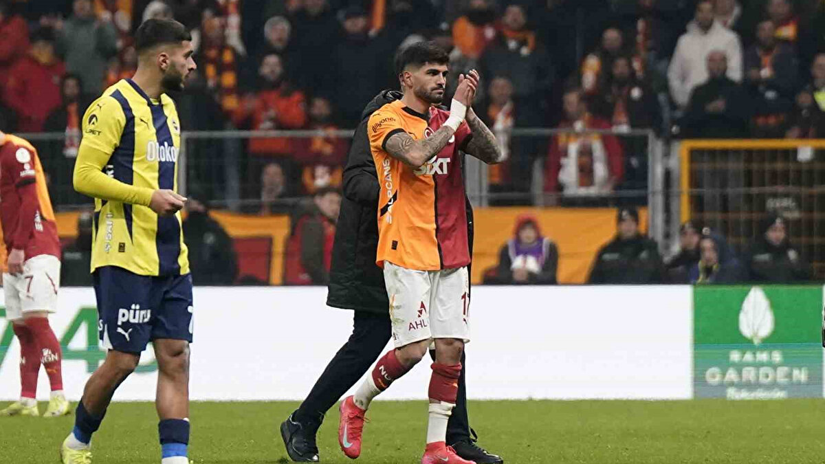 TFF, bahis oynayan profesyonel futbolcuların isimlerini geçtiğimiz günlerde açıklamış ve G.Saray'ın yıldızı Eren Elmalı'nın da bu listede olduğu ortaya çıkmıştı. 