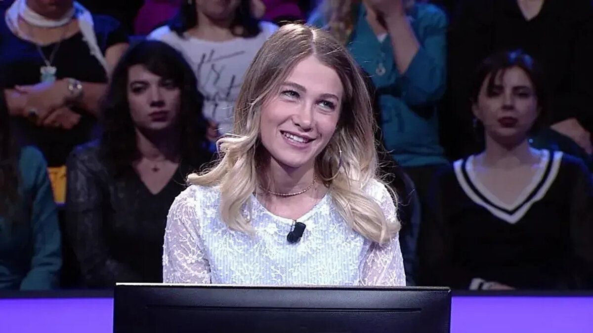 Eski Hali ve Estetik Değişimi<br><br>2018 yılında Kim Milyoner Olmak İster yarışmasına katılan Yasemin Arı’nın o dönemki görüntüleri yeniden gündeme taşındı. Eski videoları ve güncel hali karşılaştırıldığında estetik operasyon geçirdiği yorumları sosyal medyada sıkça dile getiriliyor. “Önceki hali – şimdiki hali” kıyaslamaları, fenomeni merak edilen isimler arasına sokuyor.