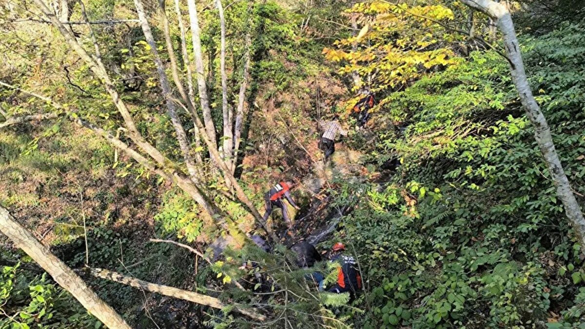 "Evli olmasaydım seninle evlenirdim"<br><br>Eski enişte, "Huriye bana 'Çok iyisin. Evli olmasaydım ya da boşanmış olsaydım seninle evlenirdim' dedi" şeklinde bir iddia ortaya attı.