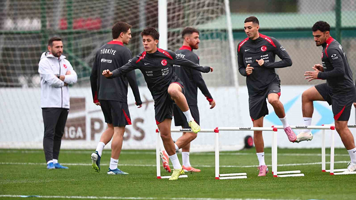 UEFA’nın yeni play-off formatında, grup ikincileri ve Uluslar Ligi’nden gelecek dört takım tek maçlı eliminasyonla Dünya Kupası bileti için mücadele edecek. Türkiye'nin 1. torbadan girmesi %99 civarında olacak. 