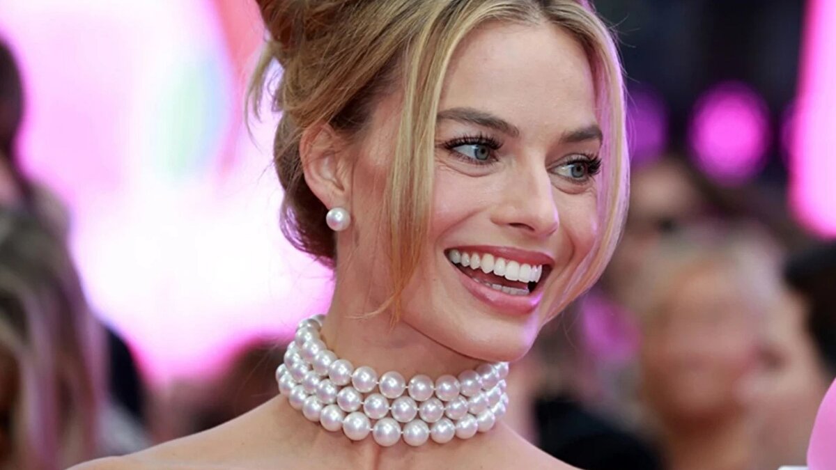 2 - Zendaya<br>3 - Freida Pinto<br>4 - Vanessa Kirby<br>5 - Jenna Ortega<br>6 - Olivia Rodrigo<br>7 - Aishwarya Rai Bachchan<br>8 - Tang Wei<br>9 - Margot Robbie<br>10 - Beyonce