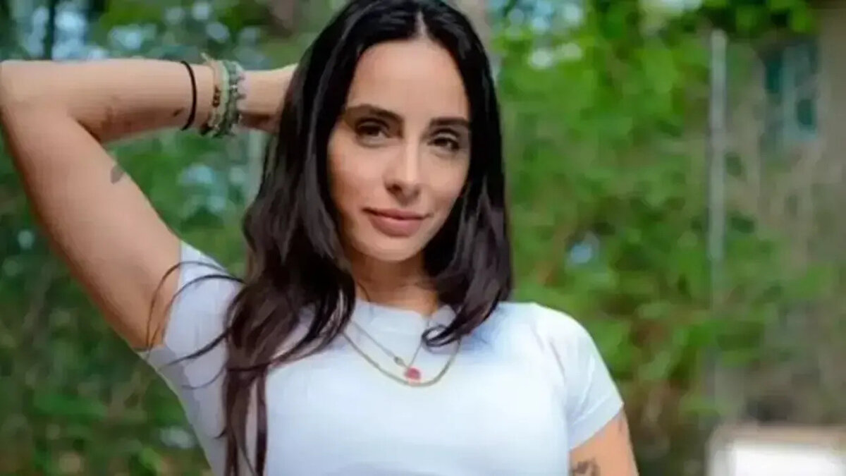 Yasemin Yürük nereli?<br><br>İstanbul’da doğmasına rağmen ailesi Mersinlidir. Hem İstanbul kültürü hem de Mersin kökleriyle büyümüştür.