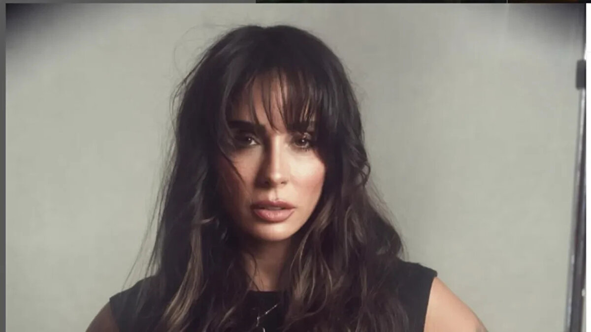 Müzik ve televizyon dünyasında adından sıkça söz ettiren Yasemin Yürük kimdir? Kaç yaşında, nereli ve kariyerinde neler yaptı? Hepsi grubunun eski üyesi Yürük’ün sahilde denize düşürdüğü telefonu için suya atladığı o anlar sosyal medyada neden gündem oldu?