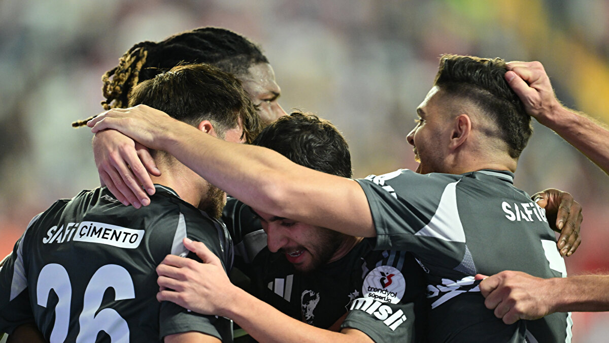 138- Beşiktaş (Türkiye): 129 puan<br><br>