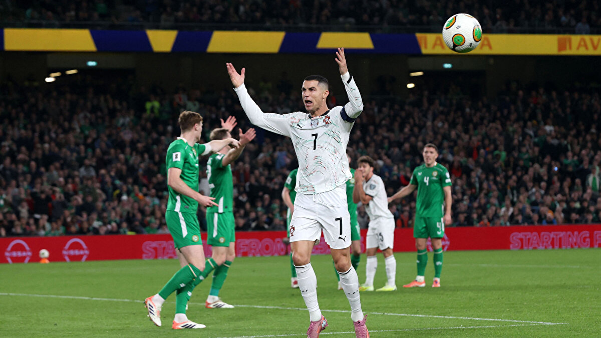 İrlanda Cumhuriyeti, F Grubu'nda Portekiz'i Troy Parrott'ın attığı gollerle 2-0 mağlup etti. 