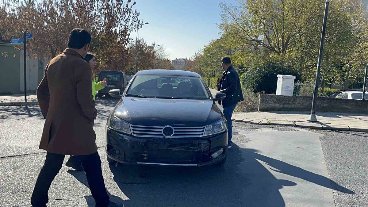 Yaralanan motosiklet sürücüsü E.E., olay yerine gelen sağlık ekiplerinin ilk müdahalesinin ardından ambulansla Çorlu Devlet Hastanesi’ne kaldırılarak tedavi altına alındı.