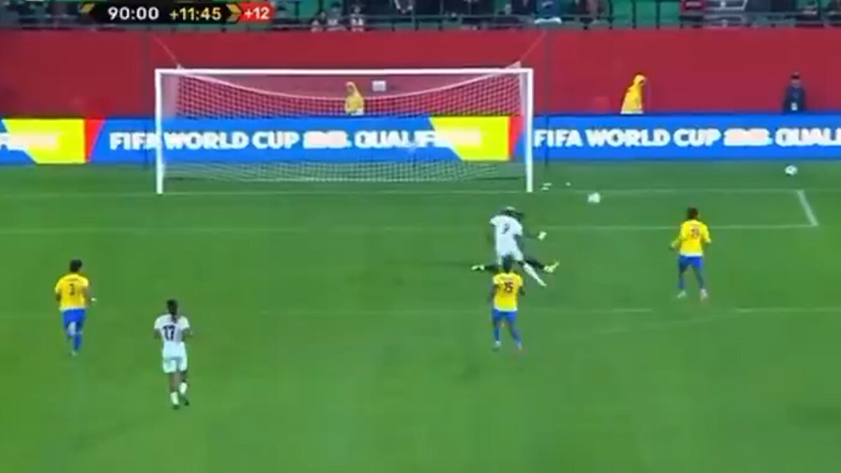 OSIMHEN SON DAKİKADA KAÇIRDIĞI GOLLE GÜNDEM OLDU<br><br>Galatasaray'ın yıldızı Osimhen, maçın 90+12. dakikasında kaleciyle karşı karşıya kaldığı müsait pozisyonda topu yandan auta attı. 