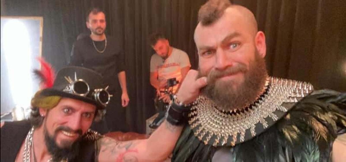 Son olaylarla yeniden gündeme gelen Bahadır Ünlü’nün biyografisi araştırılıyor. “Bahadır Ünlü kimdir, kaç yaşında, mesleği ne, hangi dizilerde oynadı, evli mi?” gibi sorular sosyal medyada trend olurken, Ünlü’nün oyunculuk geçmişi ve işletmecilik faaliyetleri öne çıkıyor. İşte Bahadır Ünlü’nün yaşamına dair tüm detaylar ve hakkındaki soruşturmanın seyri.