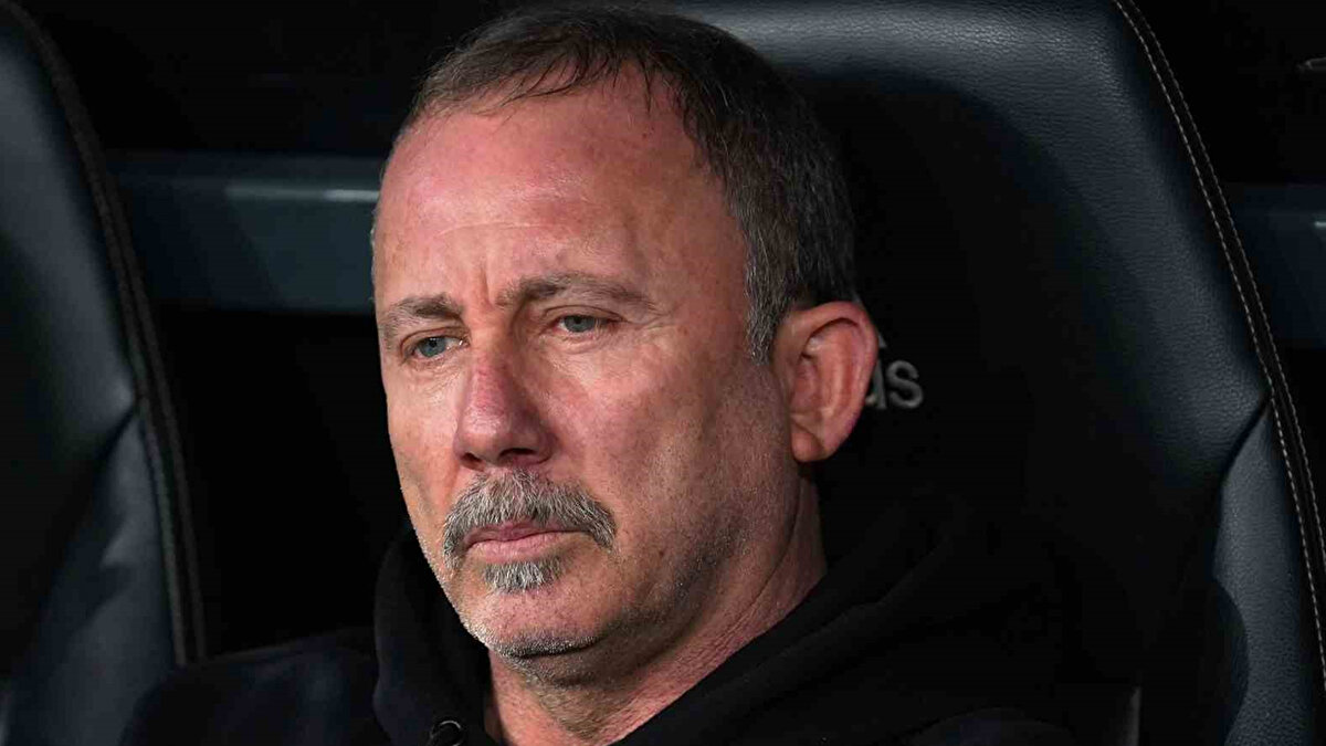 Yapılan görüşemeden sonra Beşiktaş açıklama yaparak, Rafa Silva’nın ailesiyle görüştükten sonra kararını vereceği ve cumartesi günü bir basın toplantısı düzenleneceği belirtildi. 