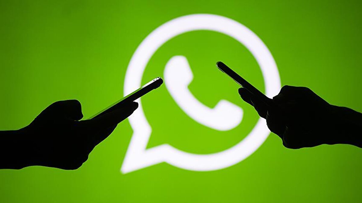 WhatsApp’ın 15 Kasım güncellemesiyle birlikte yüzlerce eski model telefon artık uygulamayı açamayacak. Teknik gerekçeler nedeniyle destekten çıkarılan cihazlarda hem sohbet yedeklemesi hem de güvenlik özellikleri çalışmayacak. Güncelleme almayan modeller kısa süre içinde tamamen WhatsApp dışı kalacak.