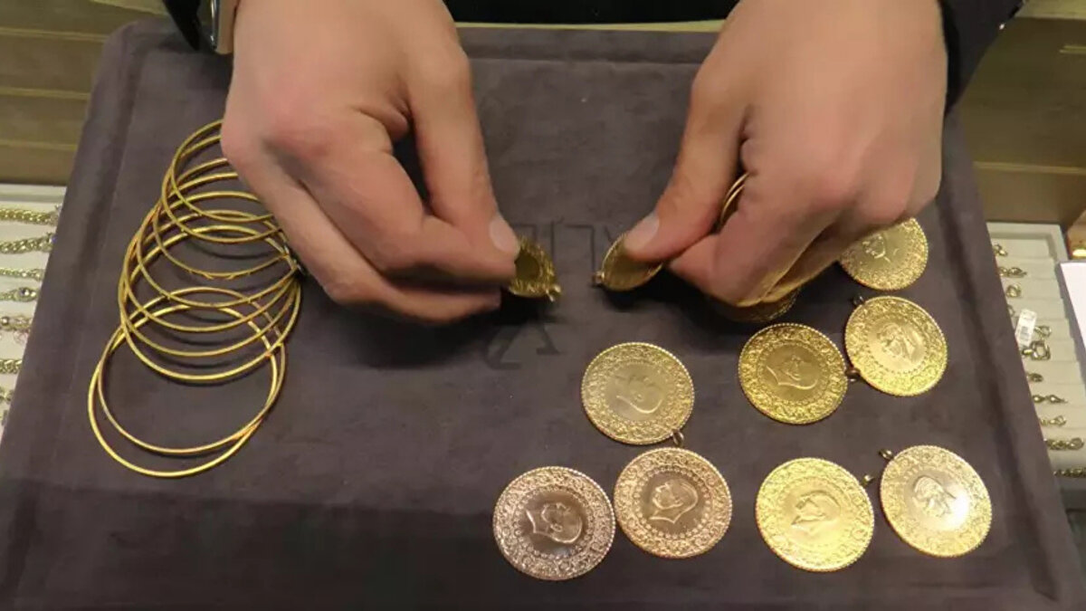 İslam Memiş, 2026 yılına ilişkin çok net bir uyarıda da bulundu:<br>“2026 yılı manipülasyon yılı olacak. Bu nedenle kimse elindeki varlıkların fiyatıyla değil, miktarıyla ilgilenmeli. Herkesin gerçek varlık satın alması gerekiyor.”