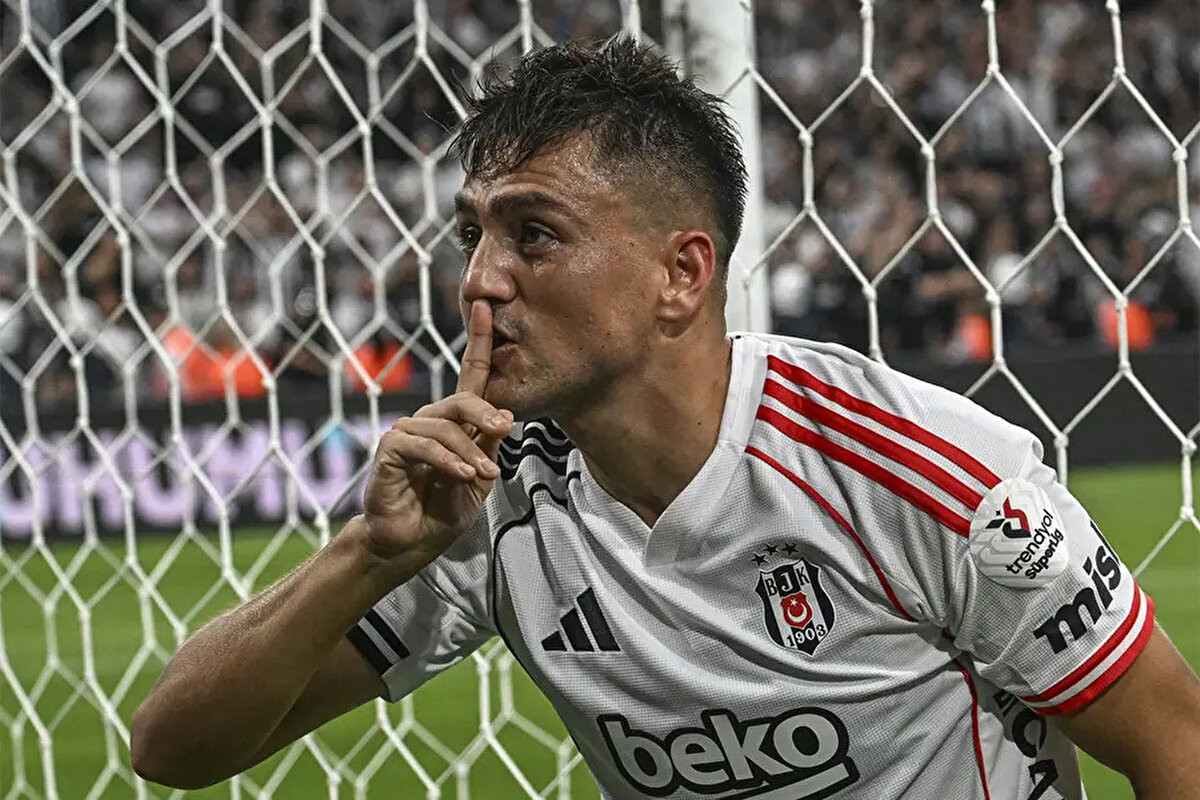 Adalı yaptığı açıklamada, “Cengiz Ünder'in kontratında satın alma maddesi var. Maddeyi de hızla doldurmaya doğru gidiyor. Keşke geçen sene alabilseydik. Olmadı malum hadiselerden dolayı." dedi.