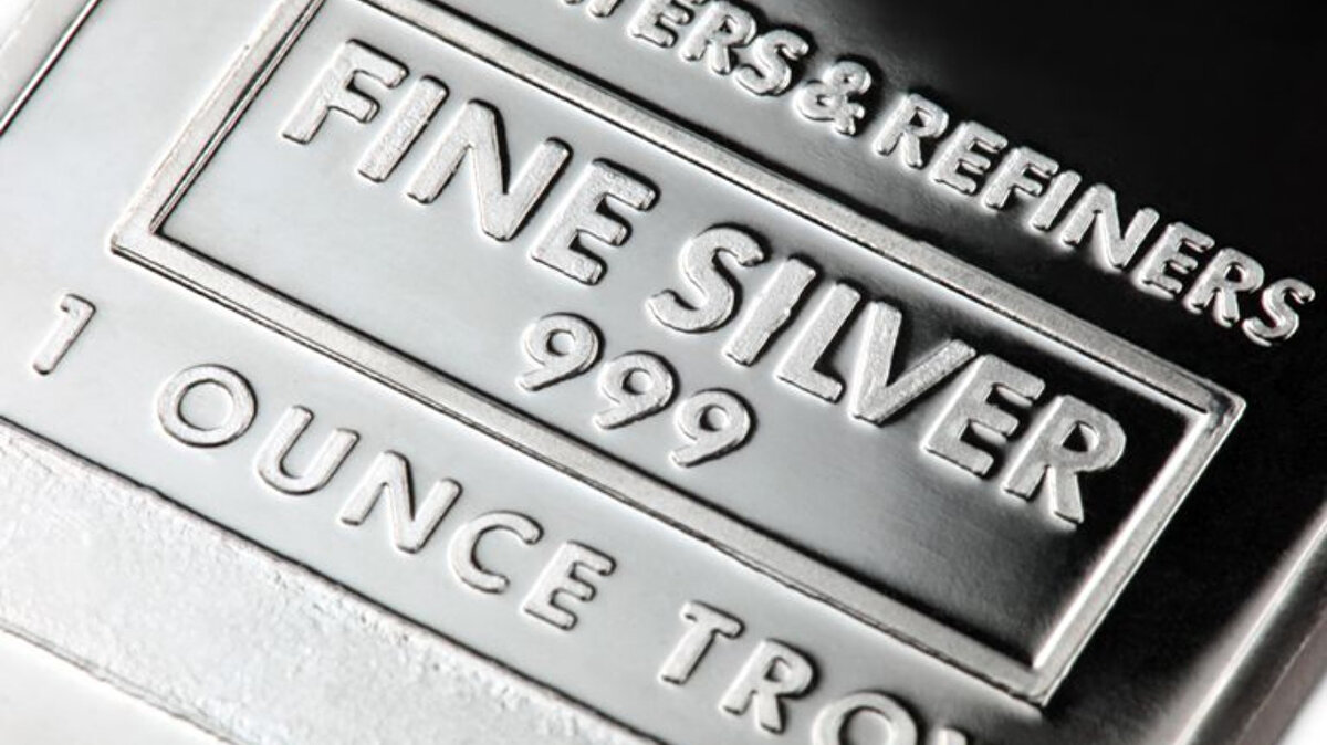 Altın ve gümüş piyasalarına ilişkin değerlendirmeleriyle tanınan Michael Maloney, küresel ekonomi ve merkez bankalarının rezerv tercihlerindeki değişimin gümüş fiyatları üzerinde belirleyici olmaya başladığını vurguluyor.