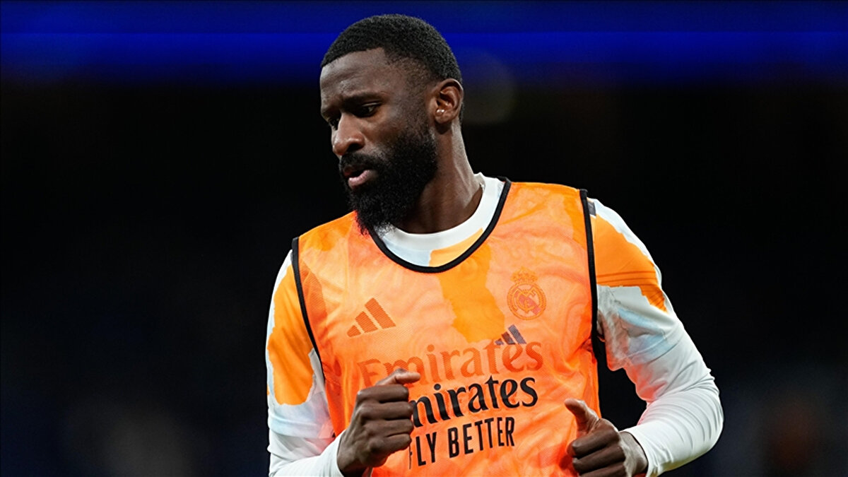 Kış transfer dönemi için planlamalara başlayan sarı-lacivertli yönetim, savunma hattını güçlendirmek amacıyla yüksek profilli bir ismi radarına aldı.