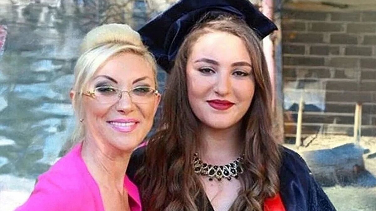 Kaynaklardan edinilen bilgilere göre; Bursa Adli Tıp Kurumu'nun 26 Eylül'de yaşanan olayın ardından evdeki kamera kayıtları üzerinde yaptığı ön incelemede bazı kritik ve sürpriz tespitlere ulaşıldı. Başsavcı Öksüz'ün soruşturmayı büyütme kararı da işte bu ön bulgular üzerine oluştu. Önümüzdeki günlerde dosyaya girmesi beklenen ayrıntılı raporun, olayın en çok merak edilen 'Kaza mı, itildi mi?' şeklindeki gizemli yönünü değiştirebilecek nitelikte tespitler içerdiği belirtiliyor.