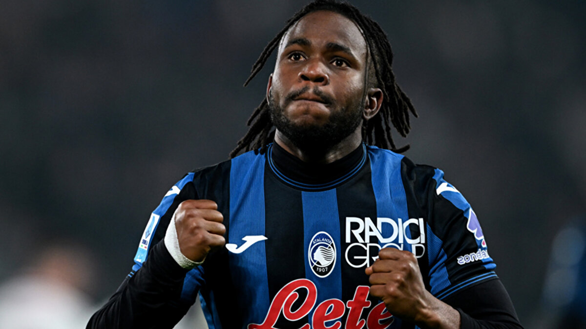 28 yaşındaki forvet, kulübüyle bağlarını koparma noktasına geldi ve ocak ayında ayrılık sinyali verdi.