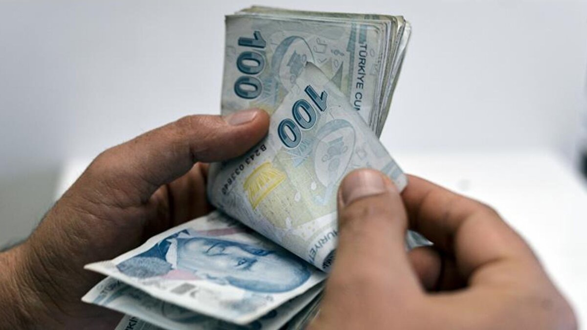 "Enflasyonun üzerinde artış olmayacak"<br><br>Kurum sözlerine şöyle devam etti: "Şu anki mevzuat kat mülkiyeti kanuna göre gidiyor ve açıkçası biraz başı boşluk söz konusu. Bunu kontrol altına alacak, aidatların enflasyonun üzerinde bir artışı yapamayacakları ve gerçekten buradan haksız bir kazanç, haksız bir artış, haksız bir süreç yönetilen yerler var.Vatandaşımız buradan gerçekten rahatsız. Bu rahatsızlıklarını dile getirdiler. Biz de gereğini inşallah düzenleme sonrası yapacağız ve gerek genel kurulda alacakları karar çokluğu, gerekse site yönetim firmalarının denetimini yapacağımız bir düzenlemeyi hayata geçireceğiz."