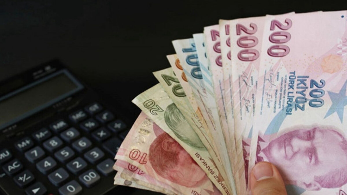 Merkez Bankası Piyasa Katılımcıları Anketi’ne katılan ekonomistler de yıl sonu enflasyon beklentilerini yukarı yönlü güncelledi. Ekim ayında yüzde 31,77 olarak açıklanan beklenti, kasım ayında yüzde 32,20’ye yükseldi. Bugün yayımlanan kasım anket sonuçlarıyla birlikte altı aylık enflasyon artışının yüzde 13,31 olması öngörülüyor.