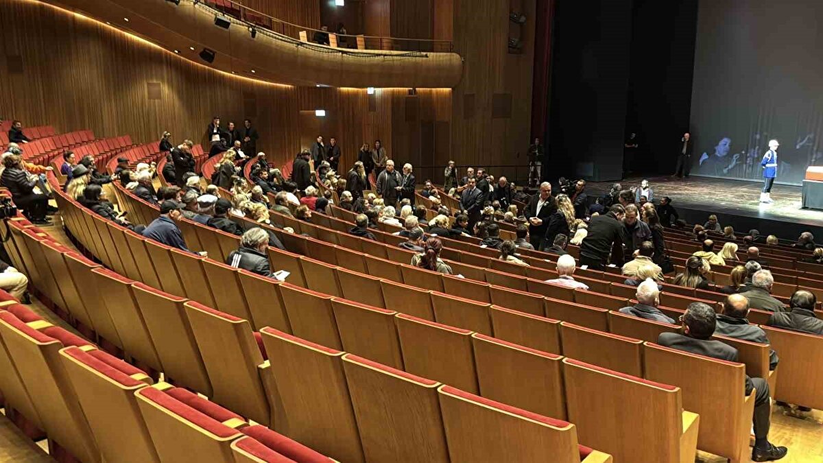 Abacı, müzik mirası ve eşsiz sesiyle Türk sanat müziğinde ebedi bir iz bırakmış olarak unutulmayacak.