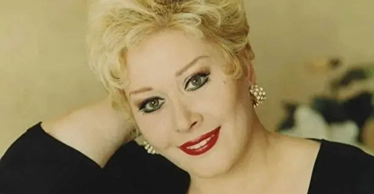 Kalp rahatsızlığı nedeniyle hastanede tedavi gören Türk sanat müziği sanatçısı Muazzez Abacı, 78. yaş gününde yaşamını yitirdi. AKM’de gerçekleşen veda töreninde sanatçının dostları, sevenleri ve devlet yetkilileri hazır bulundu. Abacı’nın adı, sesi ve müzik mirasıyla Türk sanat müziğinde ebedi bir iz bırakacak.