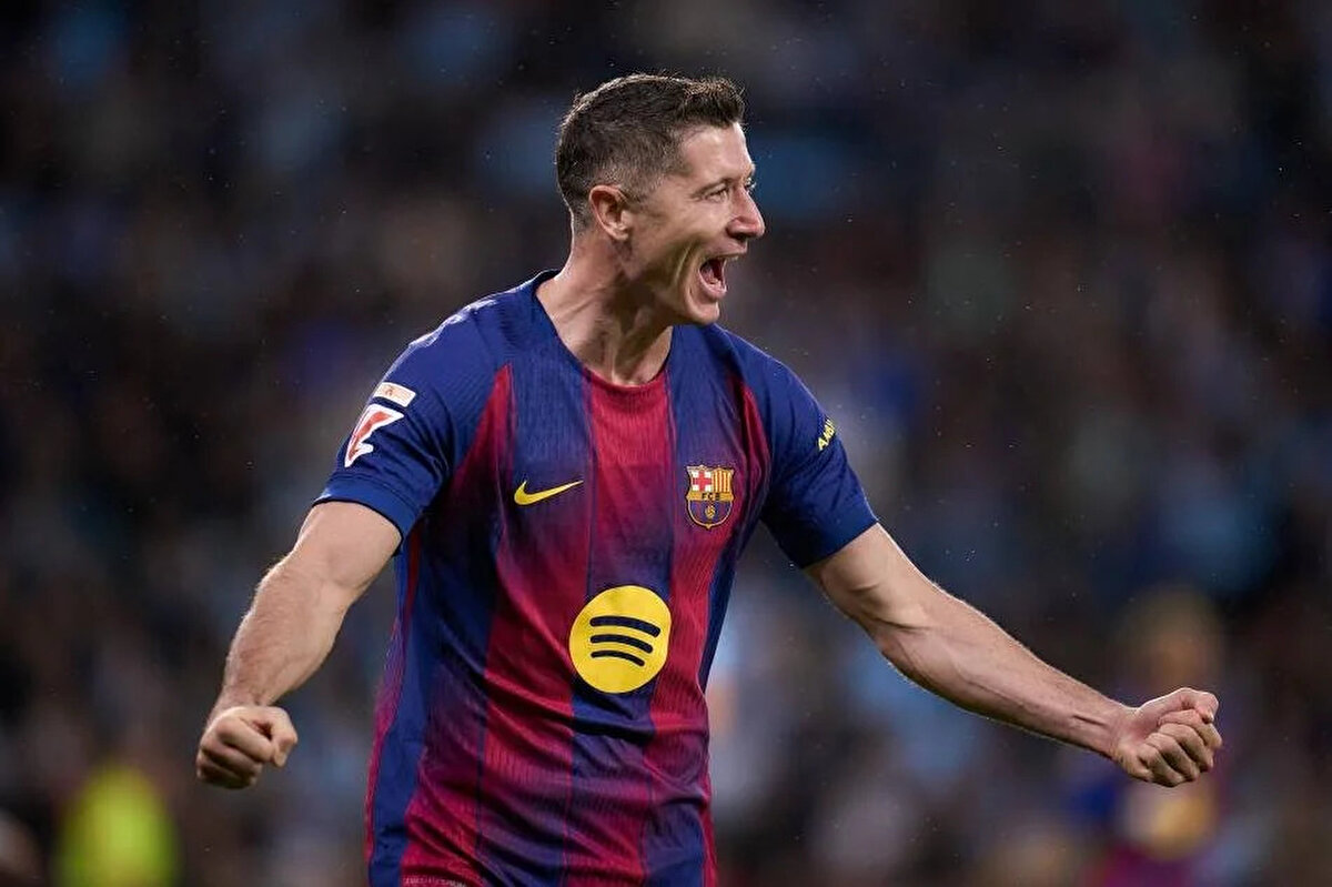İspanyol basınında yer alan habere göre, Barcelona, sözleşmesinde uzatma opsiyonu olmasına rağmen Robert Lewandowski ile yola devam etmeyecek. Katalan ekibi, Lewandowski'nin yerine yeni bir golcü transferi düşünüyor.