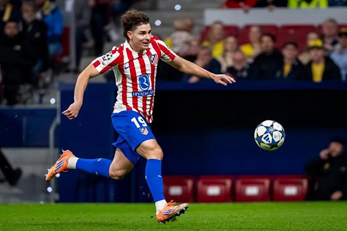 İLK SIRADA ALVAREZ VAR<br><br>Katalan ekibinin Lewandowski yerine düşündüğü bir numaralı isim ise Atletico Madrid forması giyen Julian Alvarez.<br><br>