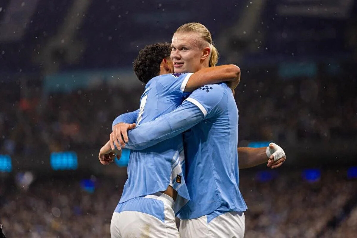 HAALAND'DA ADAYLARDAN BİRİ<br><br>Barcelona'da bu isimler dışında Levante'de Karl Etta Eyong ve Manchester City'den Erling Haaland da transfer listesinde yer alıyor.