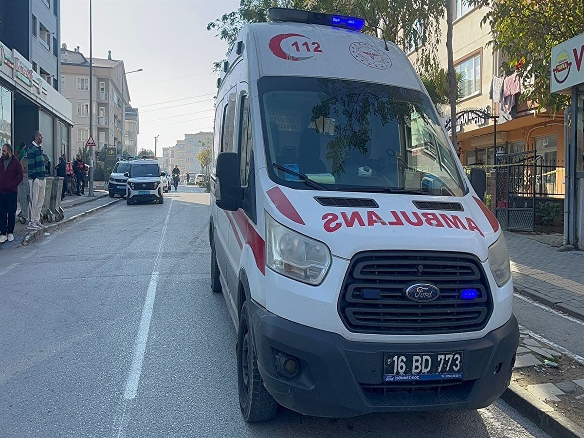 Bursa’nın Nilüfer ilçesinde dün sabah yaşanan olayda, eski sevgilisini öldürdükten sonra kendi hayatına son veren Fevzi Köksal’ın, saldırı için Ankara’dan Bursa’ya geldiği belirlendi. Köksal’ın, sabah saatlerinde aynı işletmede kahvaltı yaptığı, kısa süre sonra ise yeniden dükkâna döndüğü tespit edildi.