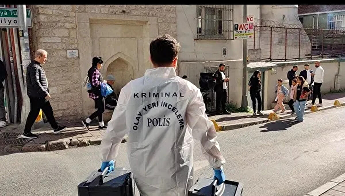 Aile, 9 Kasım’da Sabiha Gökçen Havalimanı’ndan Türkiye’ye giriş yaptıktan sonra Fatih’teki otele yerleşti. İlk akşam restoranda kebap ve makarna yedikleri, ertesi gün çorba, poğaça ve pide tükettikleri tespit edildi. 11 Kasım’da Ortaköy’e giden aile, bir tezgahtan midye aldı; ardından çorba, sucuk-ekmek, tavuk tantuni ve lokum yedi.