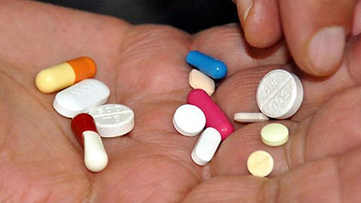 Opioid Krizi ve OxyContin Tartışmaları<br> Purdue Pharma, reçeteli bir ağrı kesici olan OxyContin’in ABD’deki opioid krizini derinleştirdiği iddialarının merkezinde yer alıyordu. Federal kurumların verilerine göre opioid kaynaklı ölümler son 26 yılda 900 bini aştı. Şirket, ürünün bağımlılık ve aşırı doz risklerini olduğundan düşük gösterdiği gerekçesiyle binlerce dava ile karşı karşıya kaldı. 2020’de ABD Adalet Bakanlığı tarafından yürütülen ayrı bir soruşturmada da suçlamaları kabul etti.