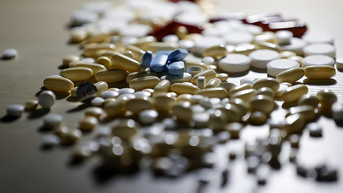 Yeni Yapılanma ve Devir Süreci<br> Mahkemenin kararı kapsamında Purdue Pharma’nın, opioid bağımlılığıyla mücadele odaklı kar amacı gütmeyen Knoa Pharma’ya devredilmesi öngörülüyor. Bu modelin, şirketin gelecekteki gelirlerinin bağımlılıkla mücadele programlarına aktarılmasını sağlayacağı belirtiliyor. Buna karşın, mağdurların alacağı tazminatın 865 milyon doları geçmeyeceği ifade ediliyor.