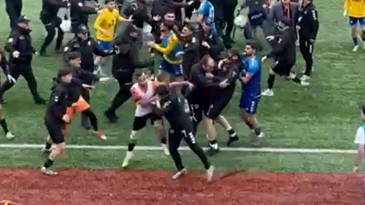 Artvin Murgul’da oynanan BAL maçında Murgul Spor ile Rize Atletik Spor karşı karşıya geldi. İlk yarı Rize Atletik Spor’un Enes Türüt’ün golüyle 1-0 üstünlüğü ile tamamlandı.