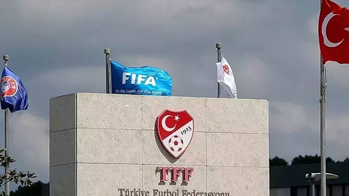 TFF açıklamasında, üç futbolcunun da sağlık durumlarının yakından takip edildiği ve medikal değerlendirmelerin sürdüğü bildirildi. Teknik heyet, oyuncuların durumuna göre gelecek antrenman ve maç programını şekillendirecek.