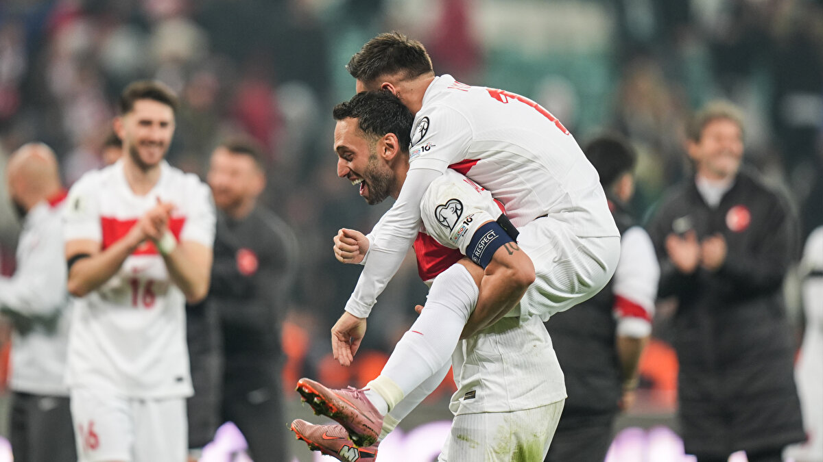 PLAY-OFF YARI FİNAL MUHTEMEL RAKİPLER<br><br>Play-off'ta iki ayak oynayacağız. Yarı finaldeki 3 rakibimiz neredeyse kesin diyebiliriz.<br><br>İsveç (% 25)<br>Romanya (% 25)<br>Kuzey İrlanda(% 25)<br><br>Bu üç takımla eşleşme ihtimalimiz %25<br><br>4. rakibimiz ise J grubu 3.sü olacak Kuzey Makedonya (%13,7) veya Galler (%11,3)<br>