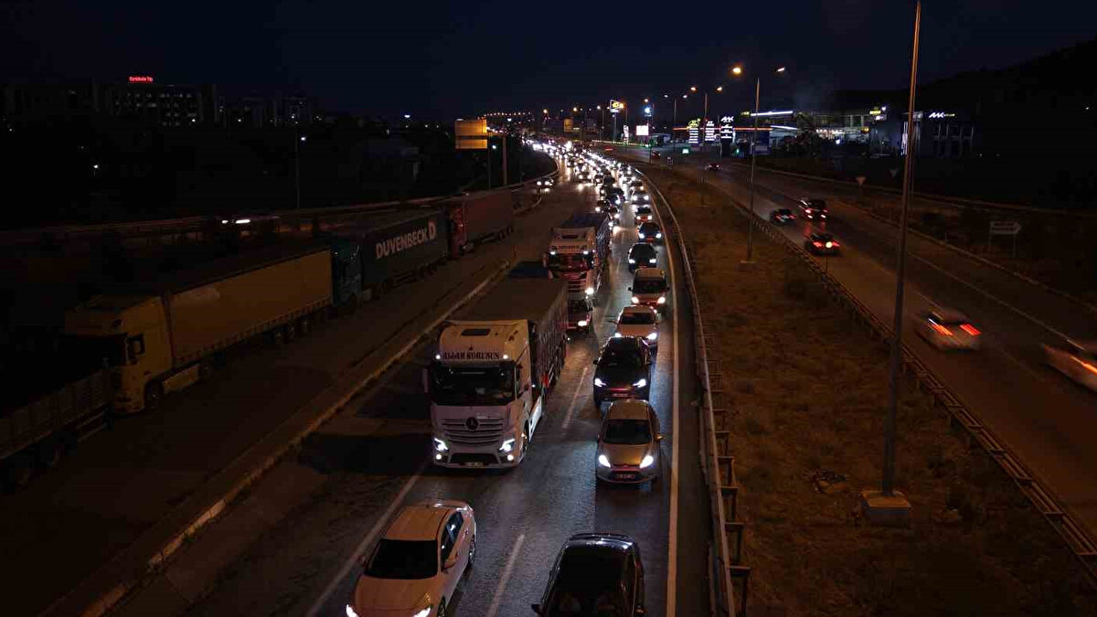  Kırıkkale-Kayseri D765 kara yolunda ise trafiğin genel olarak akıcı seyrettiği gözlemlendi. 