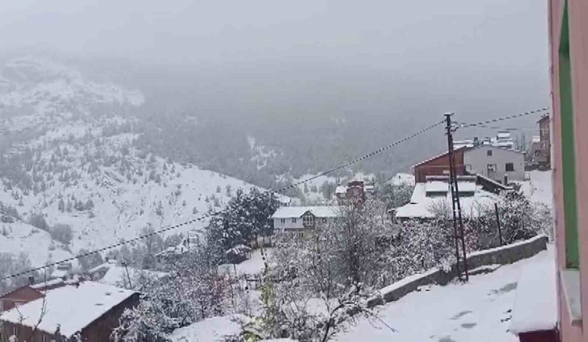 Yeni hafta: Yağmur ülke genelinde etkili olacak<br>Hava tahminlerine göre Türkiye genelinde yeni haftada sağanak yağmurun etkisini artırması bekleniyor. Ancak batı illerinde sıcaklıkların mevsim normallerinin üzerinde seyretmesi nedeniyle kar yağışı ihtimali görülmüyor. İç Anadolu ve Doğu Anadolu’da ise yağışların zaman zaman kara dönüşmesi öngörülüyor.