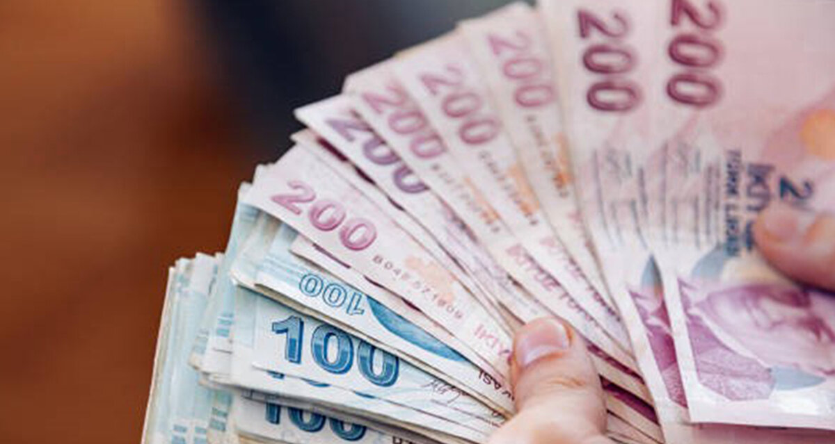 e-Devlet üzerinden yapılan SGK hizmet dökümü kontrolleri, meslek kodlarındaki hataları ortaya çıkarıyor. Uzmanlara göre yanlış kodlar, özellikle yıpranma payı bulunan mesleklerde emeklilik sürecini doğrudan etkileyerek gecikmelere neden olabiliyor. Çalışanlara, meslek kodlarını düzenli olarak kontrol etmeleri ve hata tespit edildiğinde işveren ile iletişime geçmeleri öneriliyor.