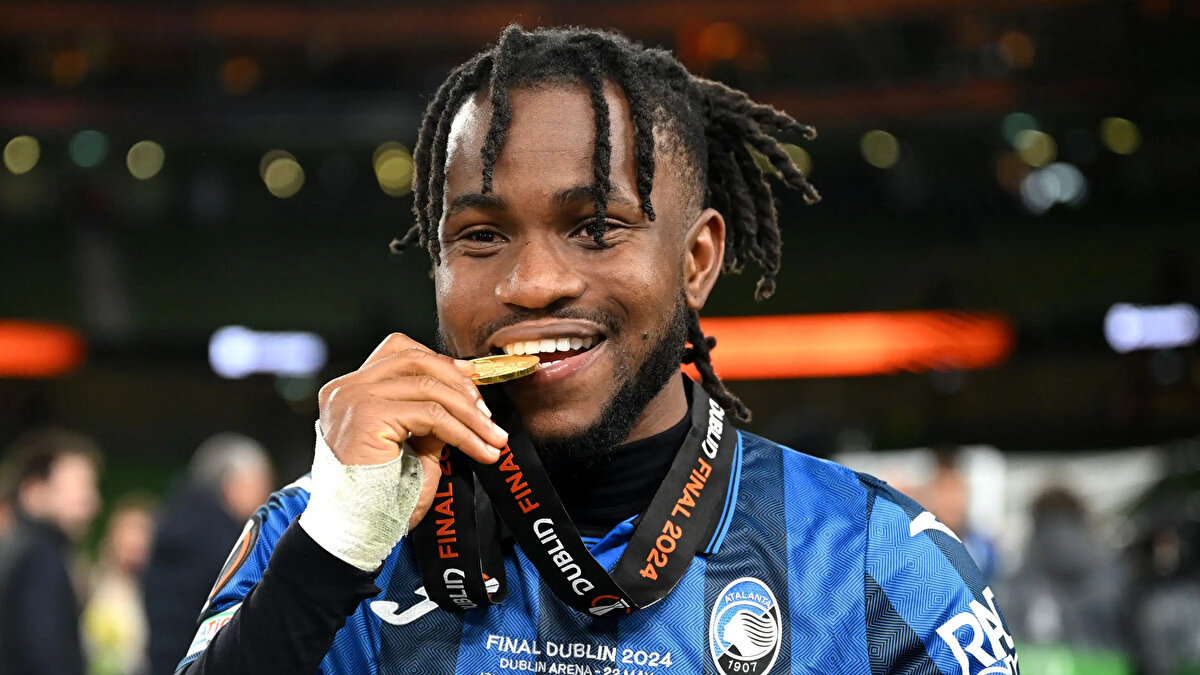 Galatasaray, devre arası transfer döneminde kadrosunu güçlendirmek için harekete geçmeye hazırlanıyor. 