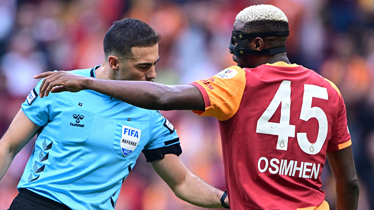 Gabon karşısındaki yarı finalde iki gol atan ve finale ilk 11 başlayan 26 yaşındaki oyuncu, müsabakanın ilk devresini tamamladıktan sonra kenara geldi.