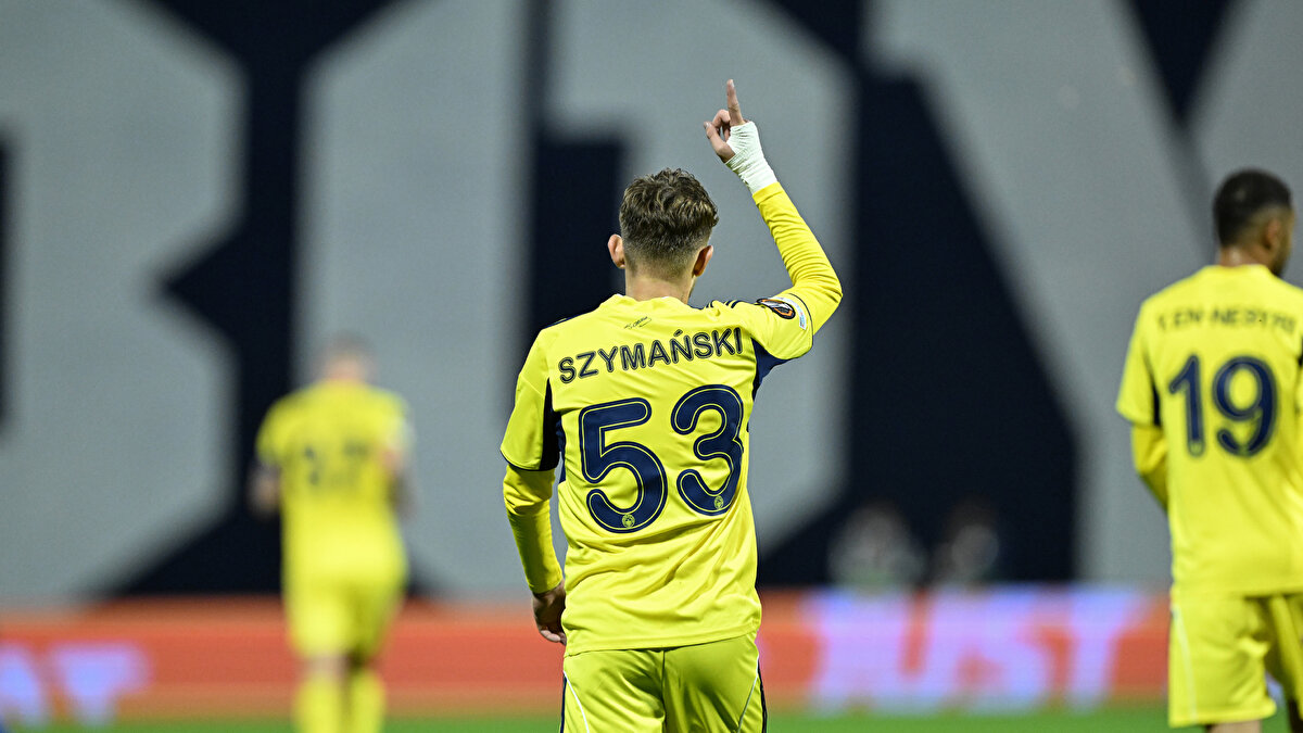 SZYMANSKİ'NİN YOKLUĞU PROBLEM YARATABİLİR<br><br>Fenerbahçe açısından Szymanski’nin yokluğu, orta saha ve hücum varyasyonları bakımından ciddi bir eksiklik yaratıyor. Takımın rotasyonunda önemli bir yere sahip olan oyuncunun yokluğunda hoca alternatif planlarını devreye almak zorunda kalacak.