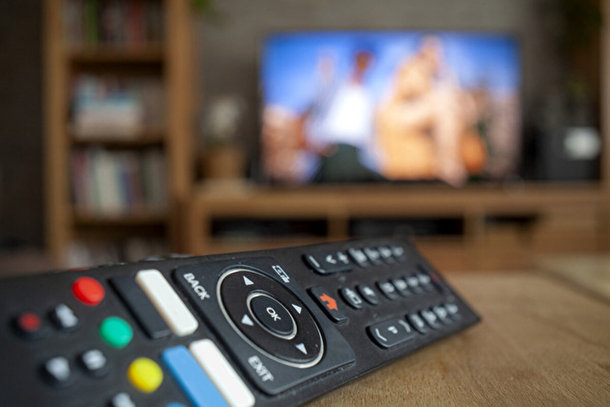 16 Kasım 2025 Pazar AB Reyting Sıralaması<br><br>AB kategorisinde de zirve Teşkilatın oldu. Kategoride ikinci sırayı Sahtekârlar aldı.<br><br>Teşkilat — TRT 1<br><br>Sahtekârlar — NOW<br><br>MasterChef Türkiye — TV8<br><br>Ozan Gündoğdu ile NOW Ana Haber Hafta Sonu — NOW<br><br>Teşkilat (Özet) — TRT 1<br><br>Kim Milyoner Olmak İster — ATV<br><br>Sahtekârlar (Özet) — NOW<br><br>Kanal D Ana Haber — Kanal D<br><br>ATV Ana Haber — ATV<br><br>Bereketli Topraklar — Show TV