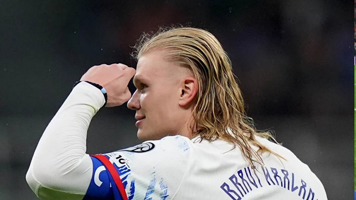 Norveç’in 1998’den bu yana turnuvaya katılamadığı süreçte dünyaya gelen Erling Haaland, 2026’da kariyerinin ilk Dünya Kupası deneyimini yaşayacak. Süper yıldızın performansı şimdiden büyük ilgi topluyor.